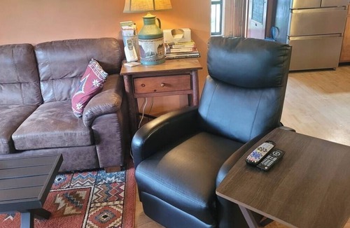 Bradford House | Quiet Riverfront Cottage | 2BR, Pet Friendly