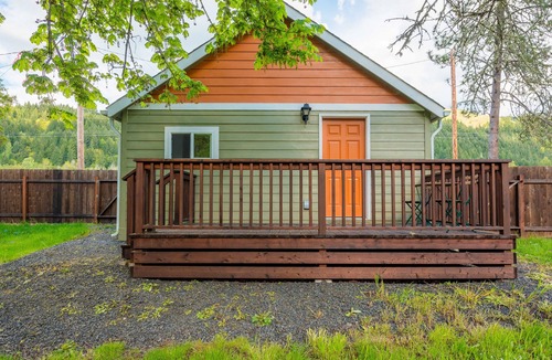 Dorena House | Quiet Riverfront Home! 5 Mins from Dorena Lake!