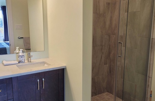 The Nation House | Quiet Riverfront , Pet friendly