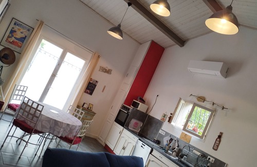 Lamothe-Montravel House | Quiet, riverside village house