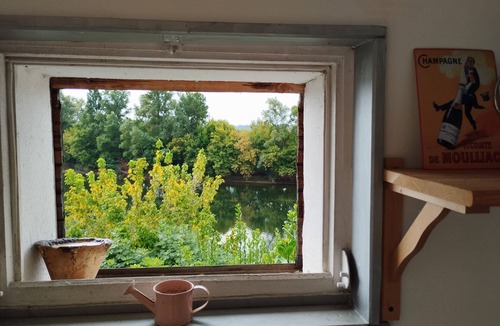 Lamothe-Montravel House | Quiet, riverside village house