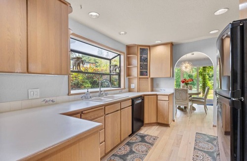 Auburn House | Quiet Riverside Retreat 3bd/2ba