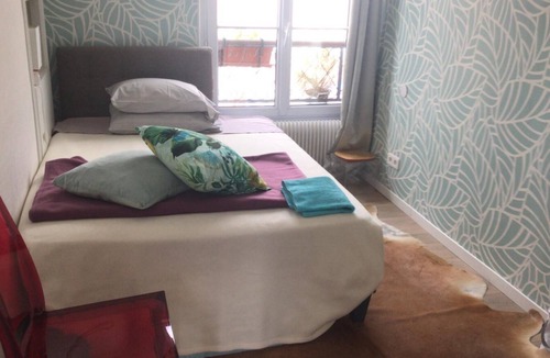10th Arrondissement Bed & Breakfast | Quiet room, 5th floor WITHOUT elevator for ONE GUEST ONLY!