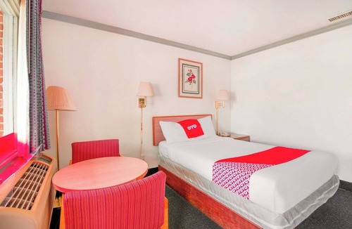 Durham Hotel | Quiet Room Close to Duke Gardens with Comfy Bed + Private Entrance
