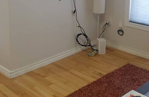 Brantford House | Quiet room in a nice neighborhood