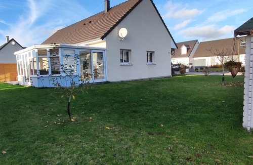 Thezy-Glimont Bed & Breakfast | Quiet room in country house.