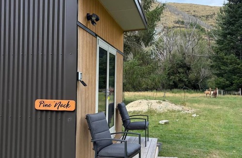 Burkes Pass Cabin | Quiet Rural Cabin With Mountain Viewsc