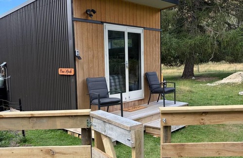 Burkes Pass Cabin | Quiet Rural Cabin With Mountain Viewsc