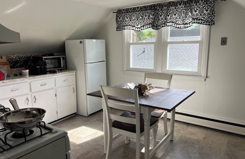 Utica Apartment | Quiet, Safe and private walk to New Hartford