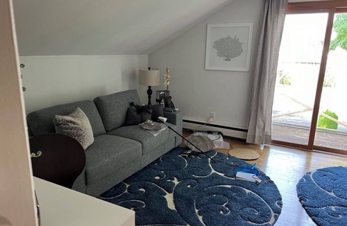 Utica Apartment | Quiet, Safe and private walk to New Hartford