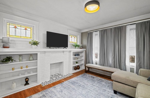 The Southampton House | Quiet Safe Neighborhood, Dedicated Office, Easy Hospital Commute, Pet Friendly