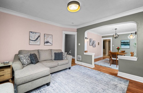 The Southampton House | Quiet Safe Neighborhood, Dedicated Office, Easy Hospital Commute, Pet Friendly