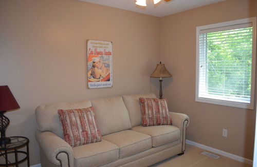 Syracuse Apartment | Quiet Sandy Beach