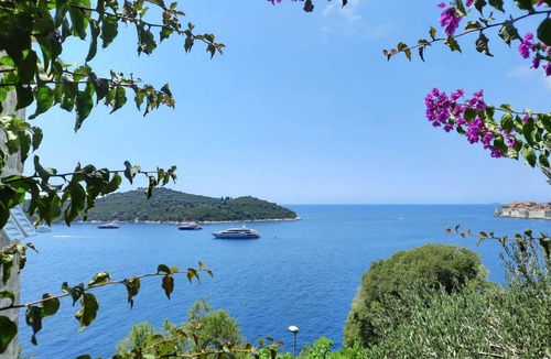 Dubrovnik Apartment | Quiet seclusion with splendid views offering proximity to Old Town and the sea