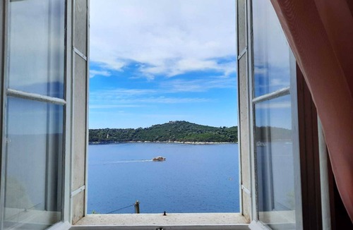 Dubrovnik Apartment | Quiet seclusion with splendid views offering proximity to Old Town and the sea