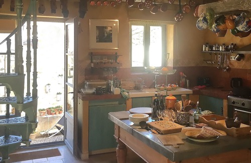 Lardiers House | QUIET SECURE LOCATION FOR 2, CENTRAL TO POPULAR DESTINATIONS.