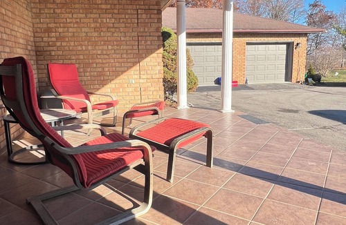Welland House | Quiet & Secure Private Home near Niagara Falls