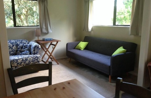 Te Horo Cottage | Quiet Self contained bach.