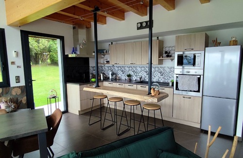 Cruseilles House | Quiet semi-detached house