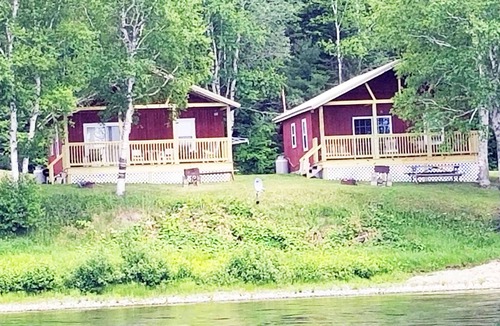 Quimby Cabin | Quiet & serene, steps to the water, swimming, fishing, hiking, nature all around