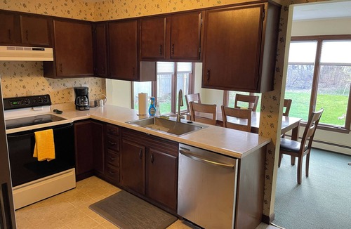 Bangor House | Quiet single-level fully furnished house