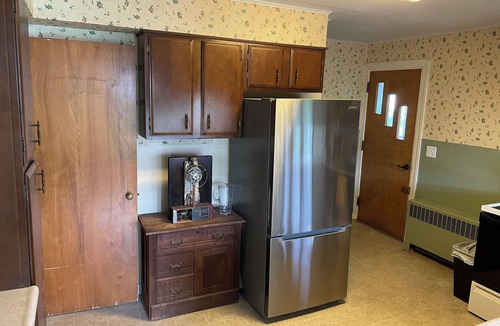 Bangor House | Quiet single-level fully furnished house