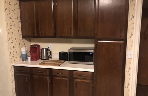 Bangor House | Quiet single-level fully furnished house