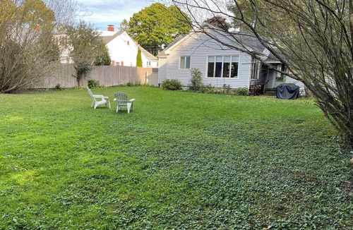 Bangor House | Quiet single-level fully furnished house