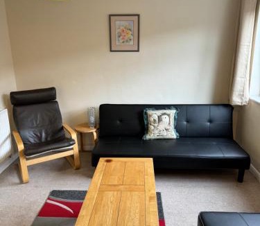 Skegby Apartment | Quiet, Sleeps 13, 2 baths, Parking, KIA 2