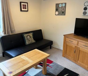 Skegby Apartment | Quiet, Sleeps 13, 2 baths, Parking, KIA 2