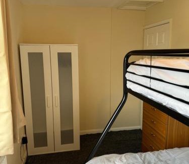 Skegby Apartment | Quiet, Sleeps 13, 2 baths, Parking, KIA 2