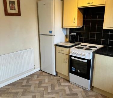 Skegby Apartment | Quiet, Sleeps 13, 2 baths, Parking, KIA 2