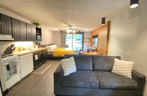 Jeffersonville Condo | Quiet Smugglers Notch Ski Retreat- Ski in/Ski out!
