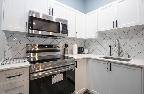 South London Apartment | Quiet, Soundproof Executive 1-BR Suite | Ideal for Medical & Extended Stays