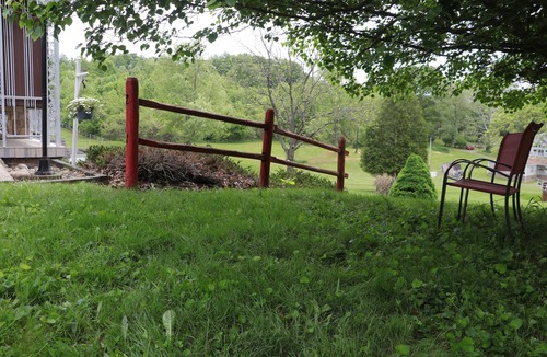 Merrittstown House | Quiet Space with Spacious Yard for Parking in Nice Community