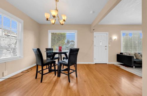Oakland House | Quiet & Spacious 3BR Oakland House