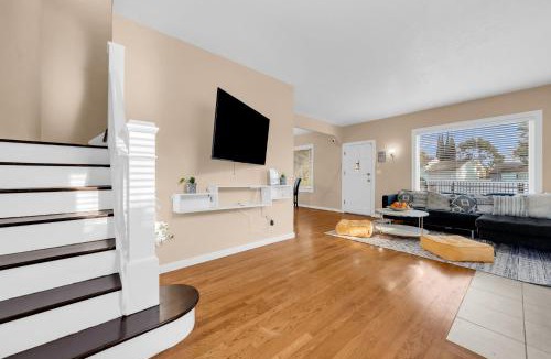 Oakland House | Quiet & Spacious 3BR Oakland House