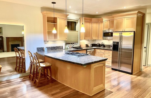 Central Oregon House | Quiet & Spacious 3BR Retreat AC Sleeps 8 Office Space Near Airport