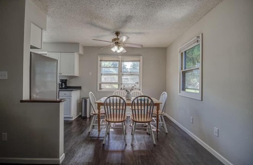 Clive House | Quiet Spacious Duplex in West Des Moines