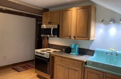 Shaftsbury Apartment | Quiet, spacious, private, beautiful views above art studio