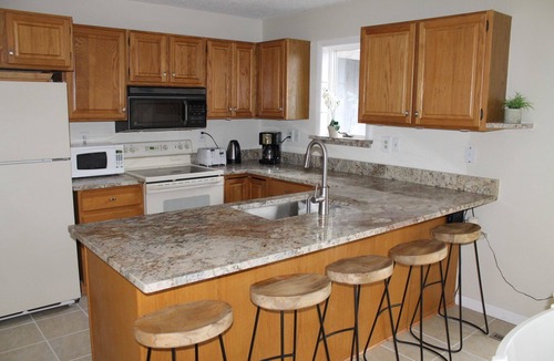 Douglas House | Quiet Spacious Property in Newport Harbor/Saugatuck Douglas