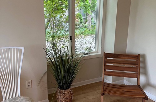 Douglas House | Quiet Spacious Property in Newport Harbor/Saugatuck Douglas