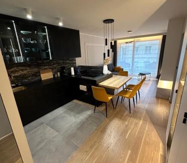 Issy-les-Moulineaux Apartment | Quiet stay near Paris Expo Porte de Versailles