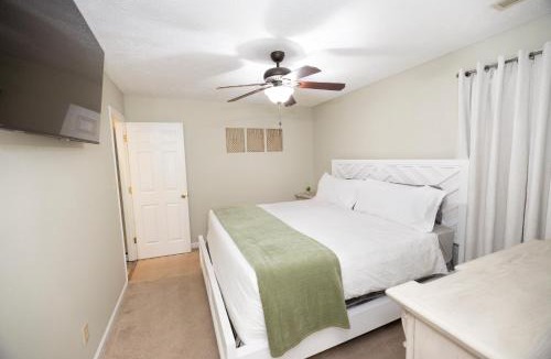 Cape Fear House | Quiet Stay Near Ft Liberty King Bed & Workspace