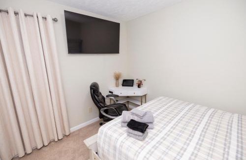 Cape Fear House | Quiet Stay Near Ft Liberty King Bed & Workspace