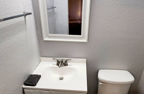 Denton Apartment | Quiet Stay Private Room UNT & TWU