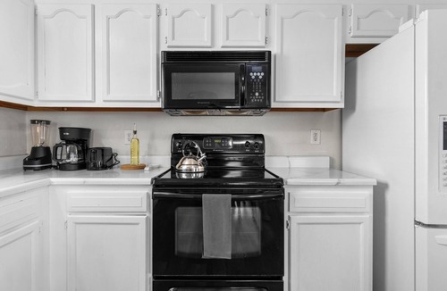 Fishers House | Quiet Stay w Workspace, Fast Wi-Fi & Parking