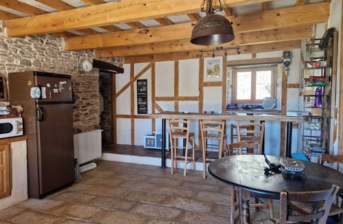 Vezins-de-Levezou House | Quiet stone country house!