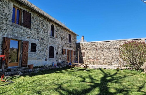 Vezins-de-Levezou House | Quiet stone country house!