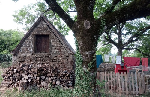 Miers House | Quiet stone cottage